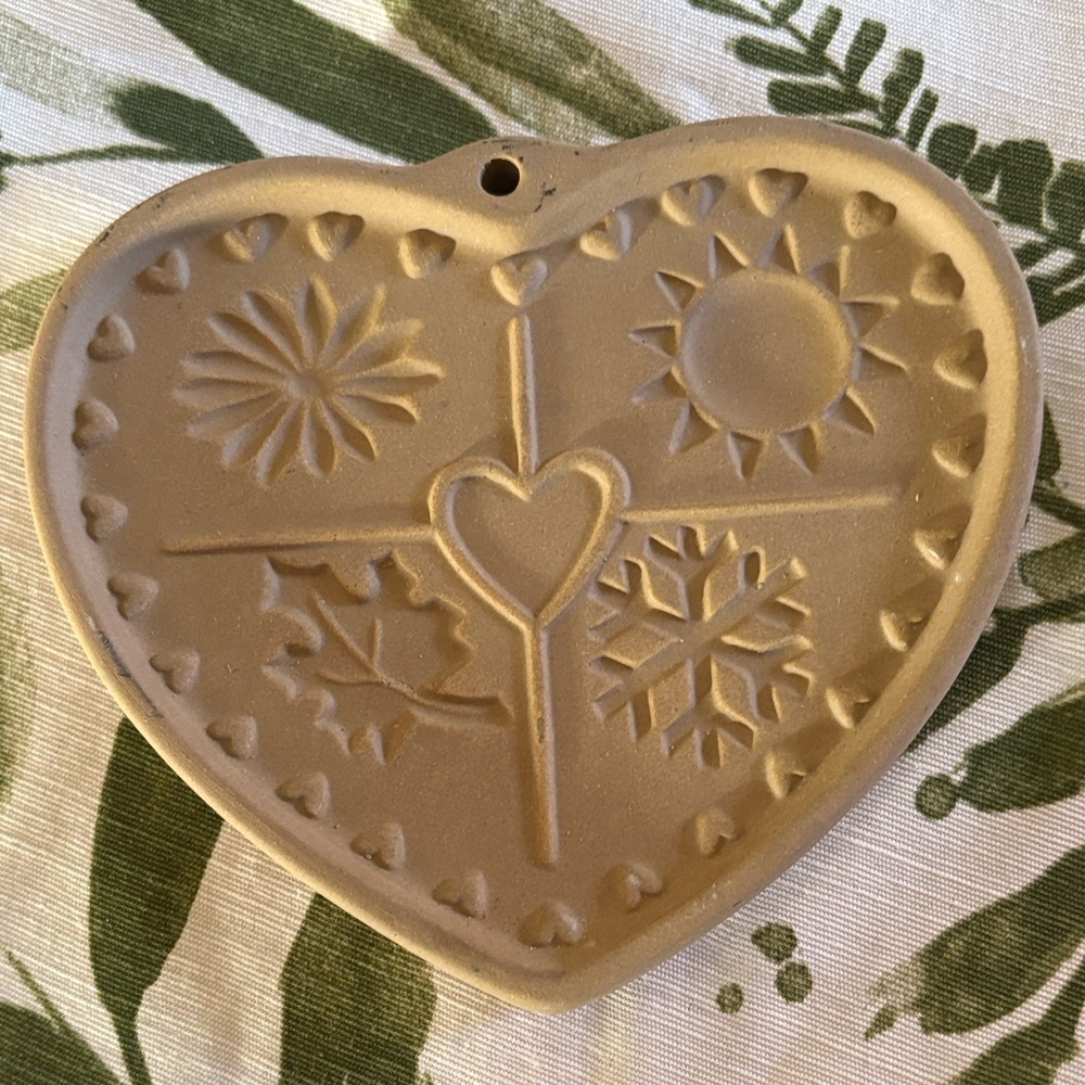 Pampered Chef Stoneware Brown Bag cookie mold Seasons of the Heart